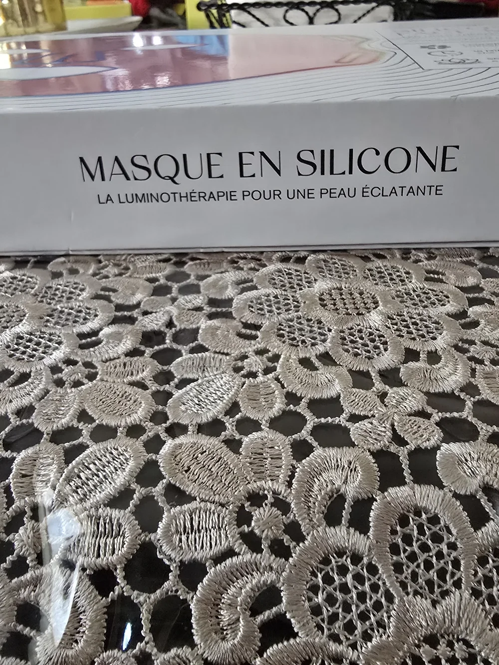 Lindo Silicone Face Mask - Pink LED Light Therapy